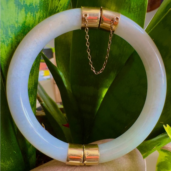 Vintage Jewelry - 14k Vintage Jadeite hinge bangle bracelet